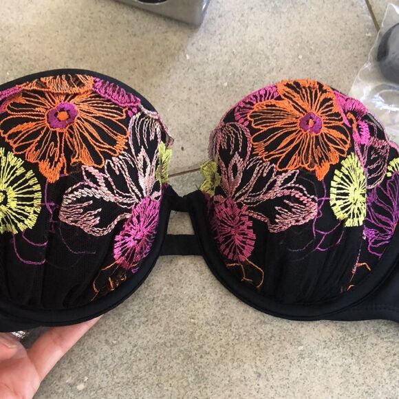 NWT Xhilaration embroidered push-up bikini top - Picture 8 of 8